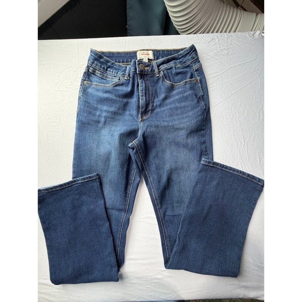 Women's western bootcut denim by Wrangler - Size 6/28